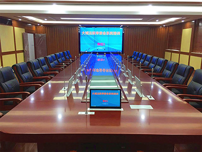 某人民法院审委会